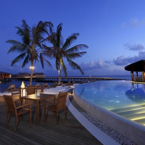Waves Pool Bar